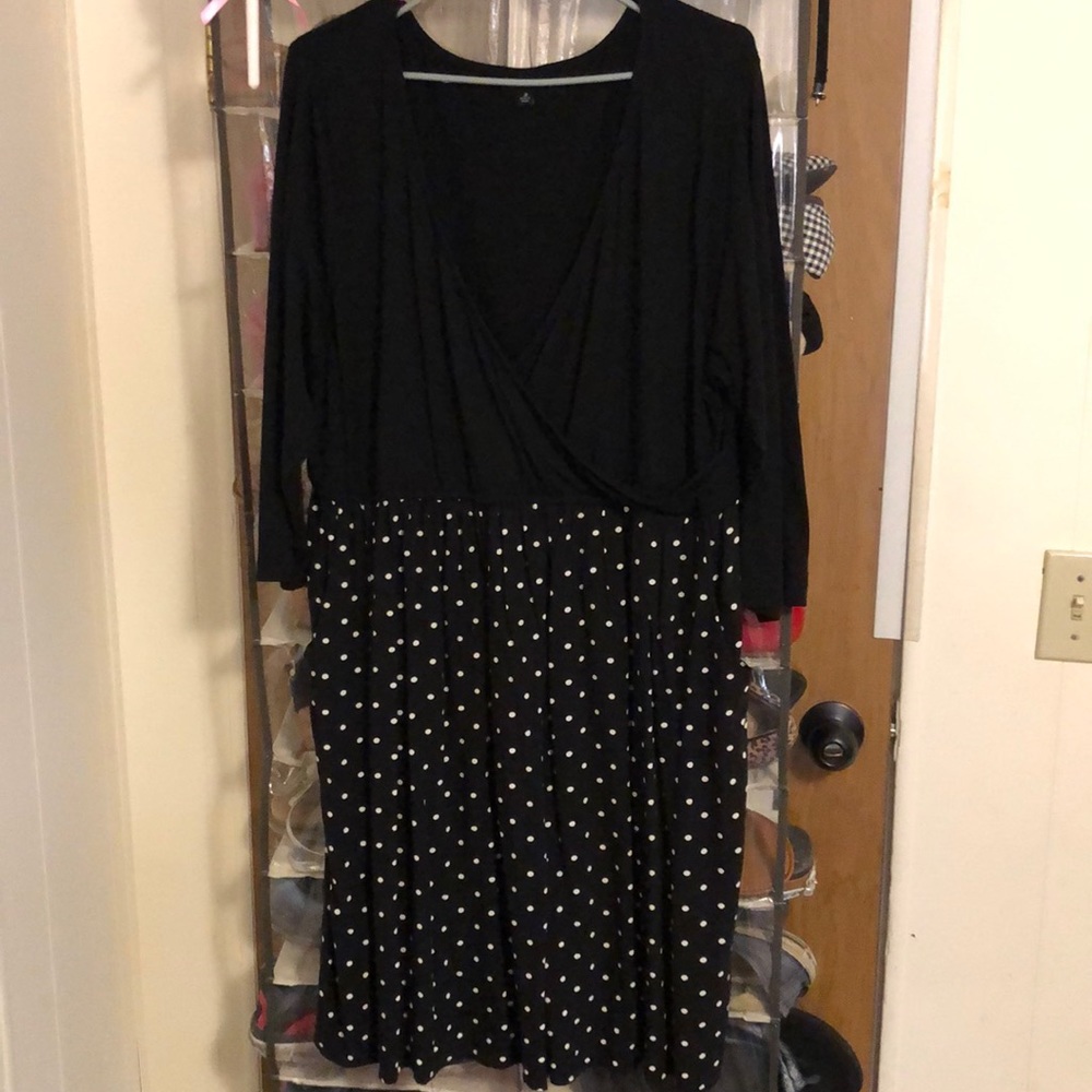3/4 Sleeve, cinched waist deep v neck short dress
